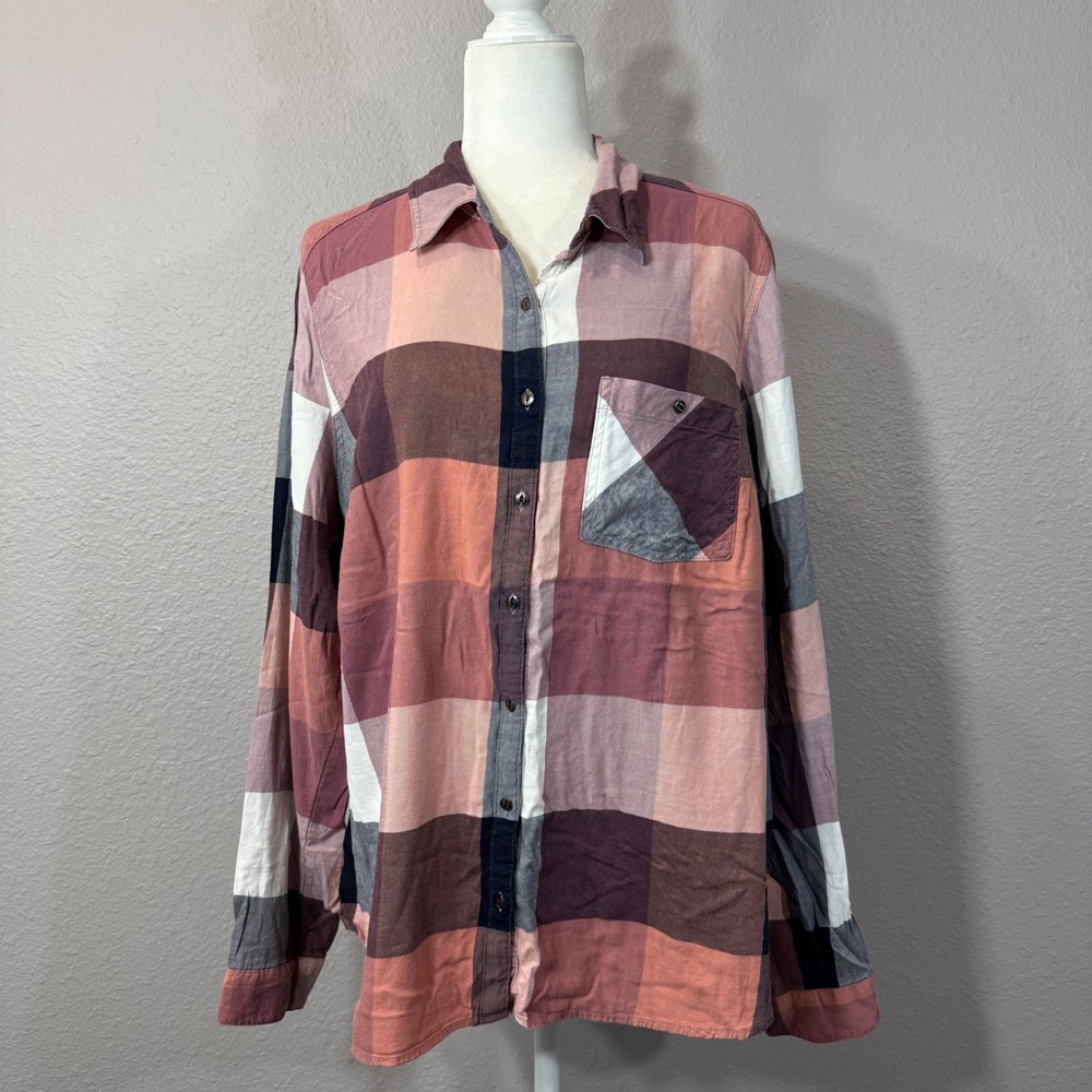 Maurices Women's Size 1X Pink Button Down Plaid Long Sleeve Pocket Button Down